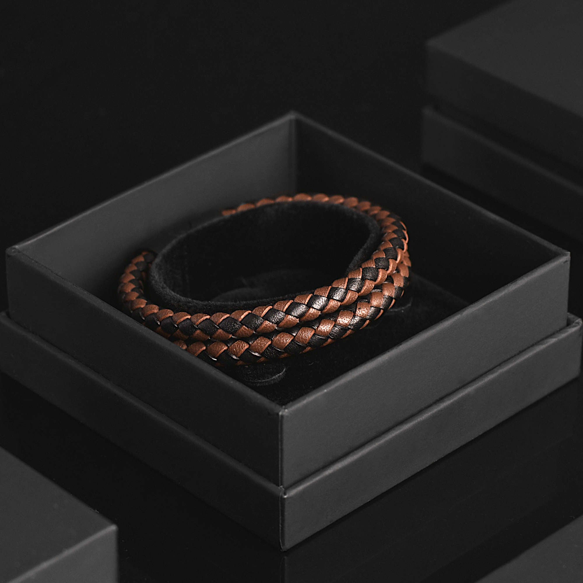 Granger - Modern and Sleek Leather Bracelet for Man | Rianrix