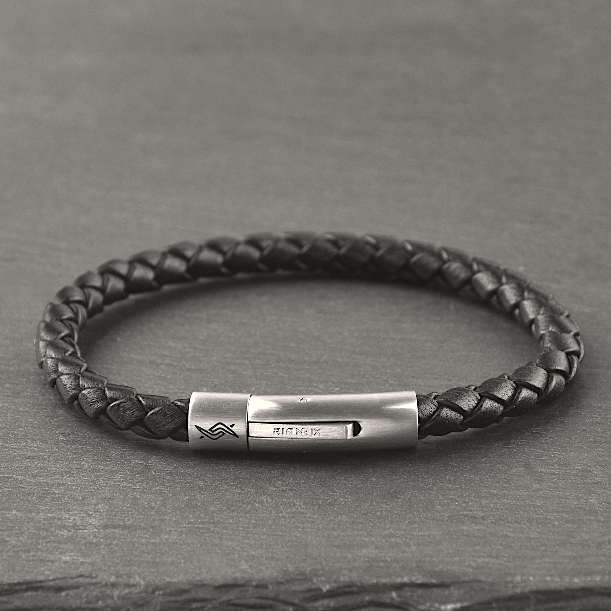 Nightfall - 6mm Nappa leather bracelet in classic black