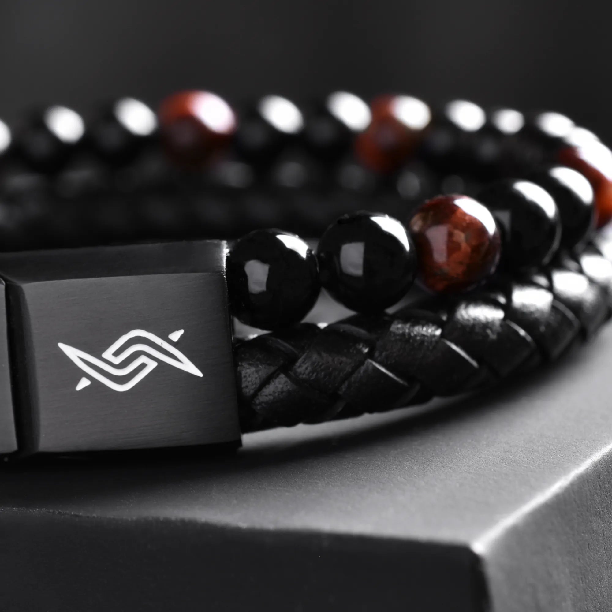 Redeye - Leather bracelet with red tiger-eye stone