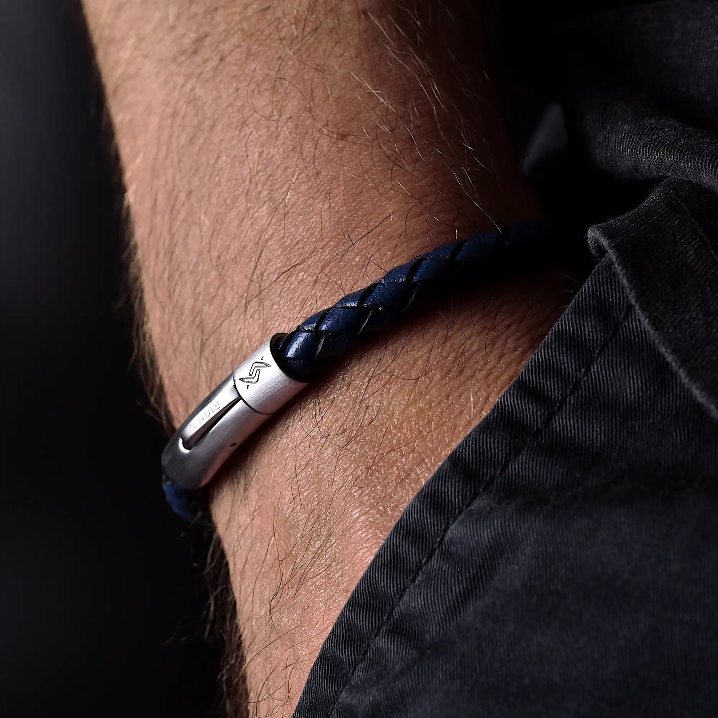 Sapphire - 6mm bolo in dark blue